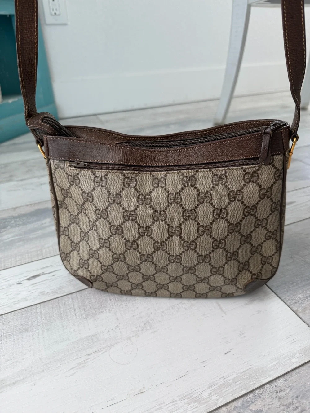 Vintage Gucci Beige GG Supreme Canvas Shoulder Bag with Brown Leather Trim - Picture 3 of 13